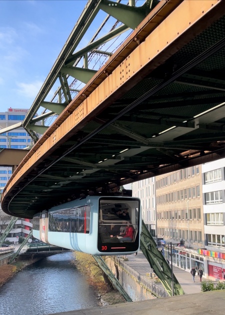 Schwebebahn