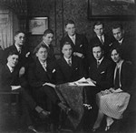 Abiturientia 1928. In der Mitte stehend: der spätere Schulleiter Dr. Hans Mombauer
